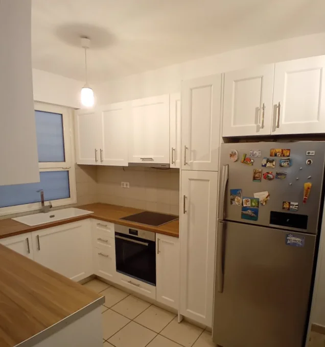 ΤΑΜΠΛΑΔΩΤΗ ΚΟΥΖΙΝΑ ΑΠΟ ΛΑΚΑ ΜΕ ΠΟΜΟΛΑ